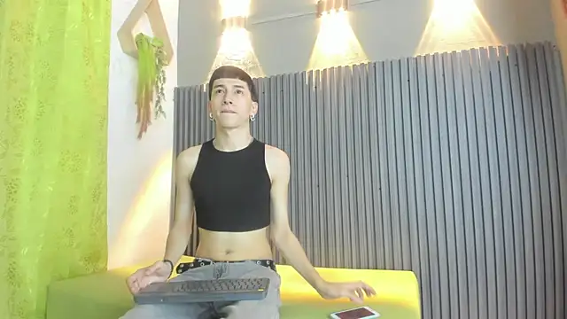 Snapshot of lian_cameron chatting on February 28, 2026, 3:51 am lian cameron online show from February 28, 2026, 3:51 am