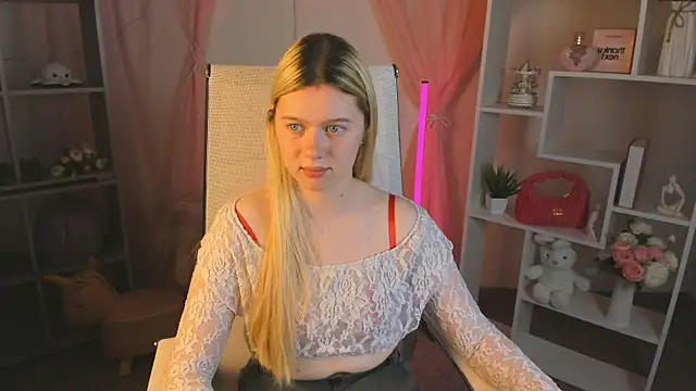 Snapshot of CelestineMauriac chatting on April 15, 2026, 7:58 pm CelestineMauriac online show from April 15, 2026, 7:58 pm
