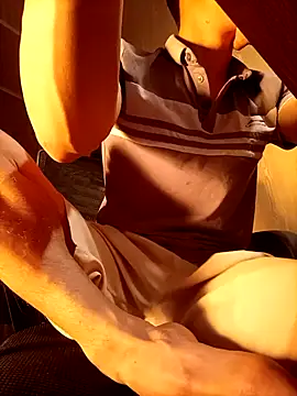 Snapshot of Henry_xx01 chatting on February 24, 2026, 2:15 pm Henry xx01 online show from February 24, 2026, 2:15 pm