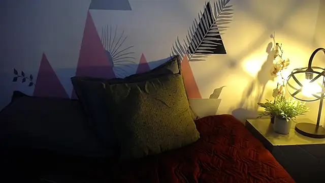 Snapshot of Minibombom chatting on February 19, 2026, 12:56 pm Minibombom online show from February 19, 2026, 12:56 pm