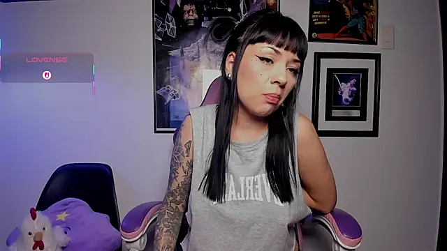 Snapshot of luckylaura chatting on February 28, 2026, 11:50 pm luckylaura online show from February 28, 2026, 11:50 pm