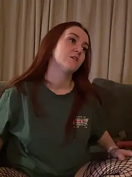 PoppySlut6999 online show from February 8, 2026, 10:02 pm