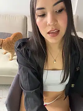 Mayka sex online show from March 4, 2026, 4:35 pm