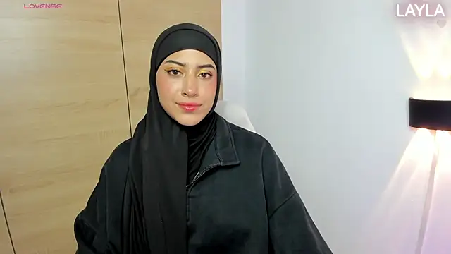 Snapshot of LAY_LA_ chatting on February 16, 2026, 9:55 pm LAY LA online show from February 16, 2026, 9:55 pm