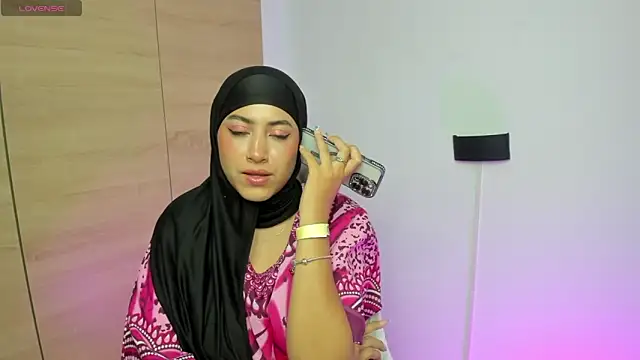 Snapshot of LAY_LA_ chatting on March 4, 2026, 9:21 pm LAY LA online show from March 4, 2026, 9:21 pm