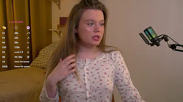 Snapshot of Agatha_Gris chatting on February 17, 2026, 11:11 pm Agatha Gris online show from February 17, 2026, 11:11 pm