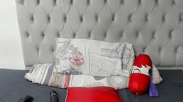 Snapshot of DarkBubble09 chatting on February 20, 2026, 8:09 pm DarkBubble09 online show from February 20, 2026, 8:09 pm