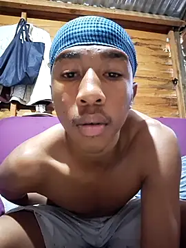 Snapshot of Peterveero12 chatting on February 18, 2026, 5:09 pm Peterveero12 online show from February 18, 2026, 5:09 pm