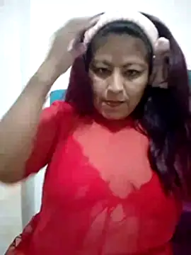 Snapshot of LaylaWinxxx chatting on February 2, 2026, 3:27 am LaylaWinxxx online show from February 2, 2026, 3:27 am