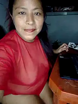 Snapshot of LaylaWinxxx chatting on March 5, 2026, 4:41 am LaylaWinxxx online show from March 5, 2026, 4:41 am