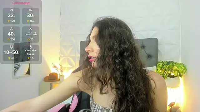 Snapshot of valeryn__rosse chatting on April 14, 2026, 4:18 am valeryn rosse online show from April 14, 2026, 4:18 am
