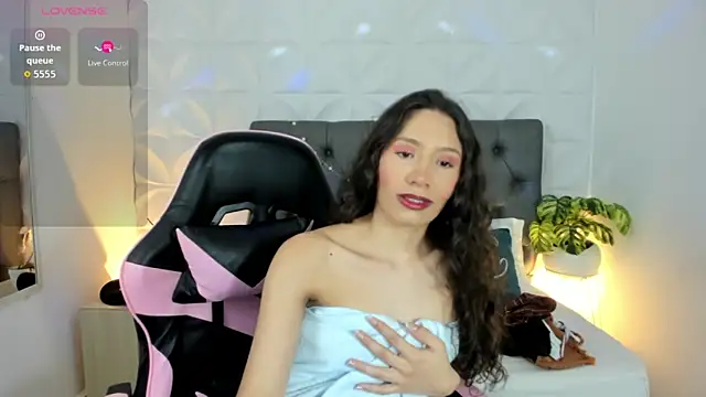 Snapshot of valeryn__rosse chatting on May 1, 2026, 2:27 am valeryn rosse online show from May 1, 2026, 2:27 am
