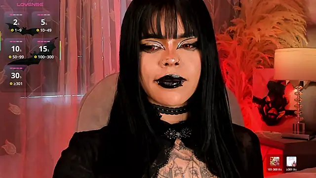 Snapshot of SweetDevil_7 chatting on July 5, 2026, 9:33 pm SweetDevil 7 online show from July 5, 2026, 9:33 pm