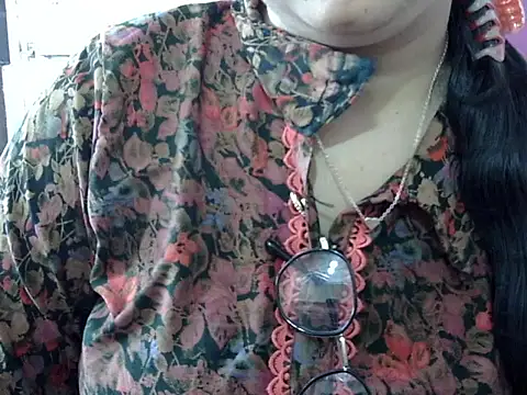 Cute Aliyaa online show from April 1, 2026, 9:43 am