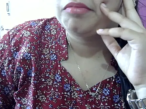 Cute Aliyaa online show from May 6, 2026, 9:47 am