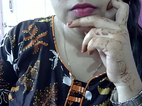 Cute Aliyaa online show from May 15, 2026, 10:33 am