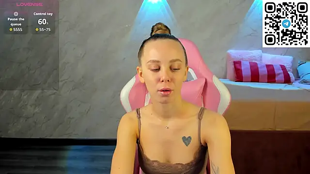 Snapshot of Tesssa_Young chatting on February 7, 2026, 12:58 am Tesssa Young online show from February 7, 2026, 12:58 am