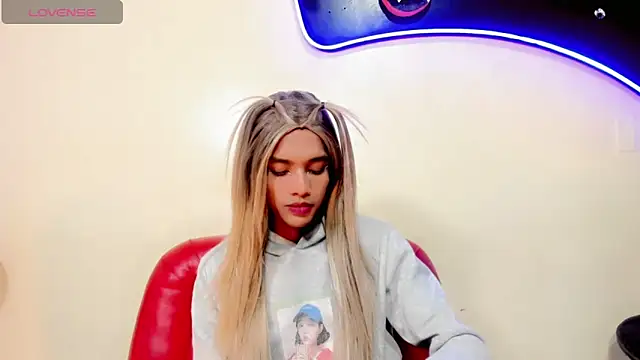 Samantha Ortega  online show from April 16, 2026, 10:38 am