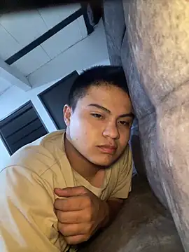 andresmahecha777 online show from March 5, 2026, 3:57 am