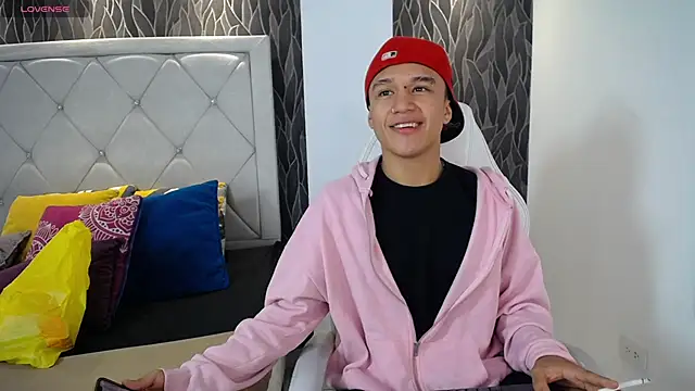 Snapshot of Dominik_Souza chatting on February 6, 2026, 1:25 pm Dominik Souza online show from February 6, 2026, 1:25 pm