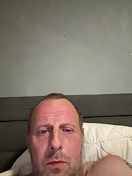 Snapshot of FrankdieSchwuchtel chatting on June 10, 2026, 10:52 pm FrankdieSchwuchtel online show from June 10, 2026, 10:52 pm