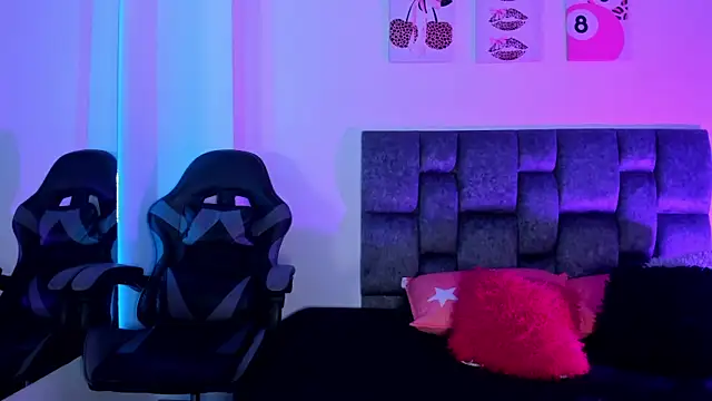 Isabella Moon9 online show from April 7, 2026, 12:27 pm