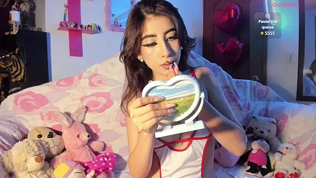 Snapshot of Rebecahart chatting on February 15, 2026, 11:23 pm Rebecahart online show from February 15, 2026, 11:23 pm