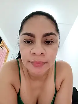 Snapshot of luna_pinky chatting on February 18, 2026, 3:30 pm luna pinky online show from February 18, 2026, 3:30 pm