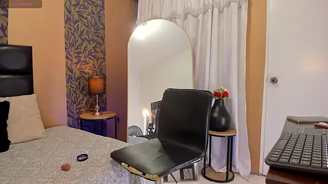 Snapshot of megara_hott chatting on February 16, 2026, 4:03 pm megara hott online show from February 16, 2026, 4:03 pm