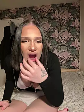 Snapshot of leannabbyy chatting on February 7, 2026, 10:35 pm leannabbyy online show from February 7, 2026, 10:35 pm