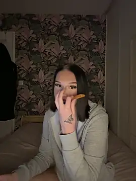 Snapshot of leannabbyy chatting on February 15, 2026, 7:32 pm leannabbyy online show from February 15, 2026, 7:32 pm