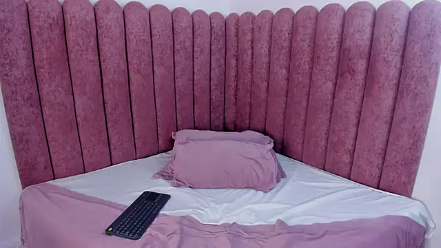 Snapshot of Zoe_Banx chatting on February 1, 2026, 3:27 am Zoe Banx online show from February 1, 2026, 3:27 am