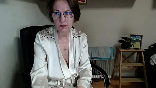 katemodel online show from May 16, 2026, 6:54 am