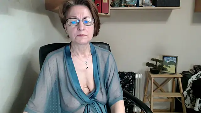 katemodel online show from May 25, 2026, 7:47 am