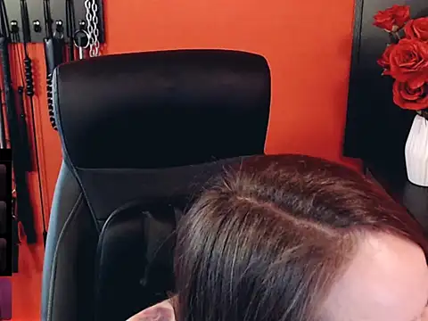  MissJaneWarren  online show from May 6, 2026, 4:12 pm