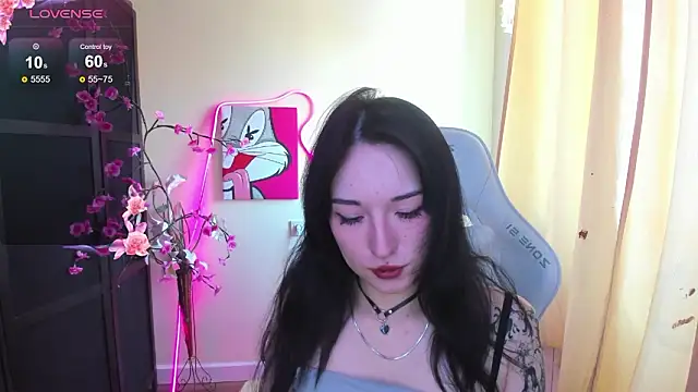 Snapshot of AliceeinWonderlanddd chatting on February 3, 2026, 6:40 am AliceeinWonderlanddd online show from February 3, 2026, 6:40 am