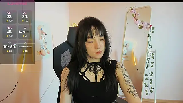 AliceeinWonderlanddd online show from May 9, 2026, 2:06 am