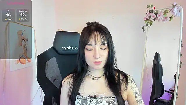 AliceeinWonderlanddd online show from May 28, 2026, 2:09 am