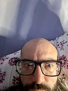Snapshot of Robsonitj90 chatting on May 28, 2026, 10:01 am Robsonitj90 online show from May 28, 2026, 10:01 am