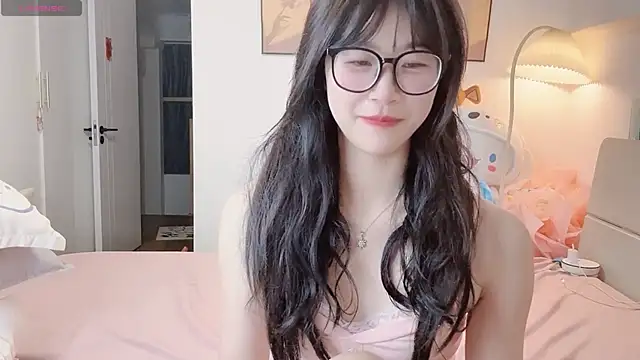 Snapshot of Luminous4173 chatting on May 9, 2026, 12:32 pm Luminous4173 online show from May 9, 2026, 12:32 pm