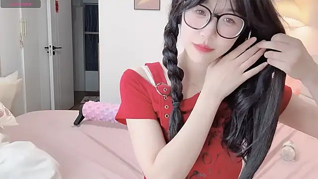 Snapshot of Luminous4173 chatting on May 10, 2026, 8:52 am Luminous4173 online show from May 10, 2026, 8:52 am