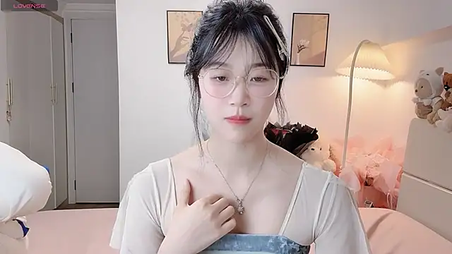 Snapshot of Luminous4173 chatting on May 25, 2026, 12:55 pm Luminous4173 online show from May 25, 2026, 12:55 pm