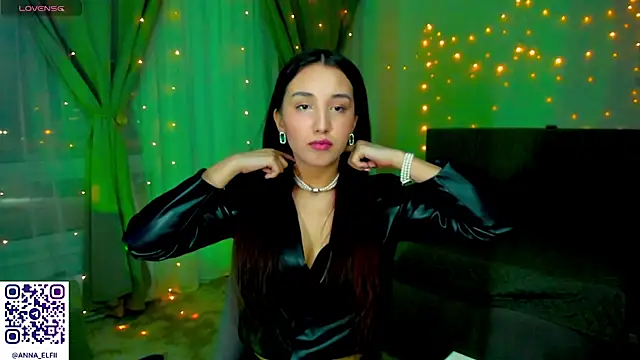 Snapshot of Anna_Elfii chatting on February 18, 2026, 6:04 pm Anna Elfii online show from February 18, 2026, 6:04 pm