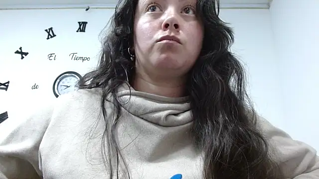 ElaMurray02 online show from February 13, 2026, 3:41 pm