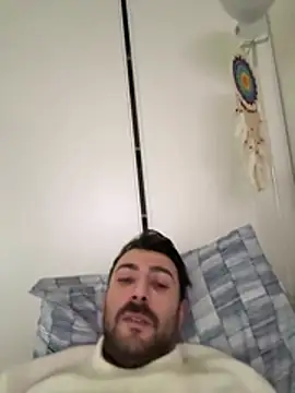 Snapshot of Aliiiix chatting on February 9, 2026, 3:38 pm Aliiiix online show from February 9, 2026, 3:38 pm