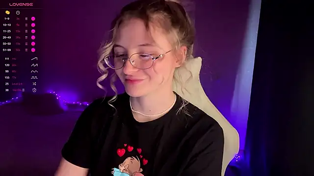 Snapshot of VibeVi chatting on February 17, 2026, 1:18 pm VibeVi online show from February 17, 2026, 1:18 pm