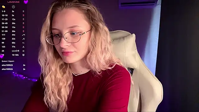 Snapshot of VibeVi chatting on February 19, 2026, 8:21 am VibeVi online show from February 19, 2026, 8:21 am