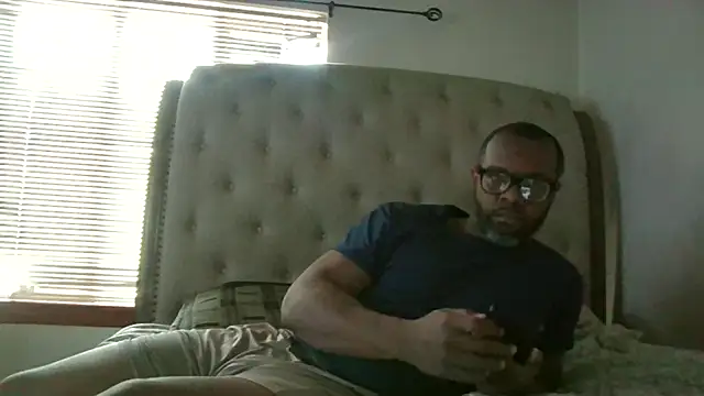 Snapshot of Karifrye chatting on February 1, 2026, 7:12 pm Karifrye online show from February 1, 2026, 7:12 pm