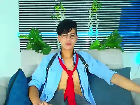 Snapshot of ThiiagoSaeenz chatting on February 10, 2026, 1:15 pm ThiiagoSaeenz online show from February 10, 2026, 1:15 pm