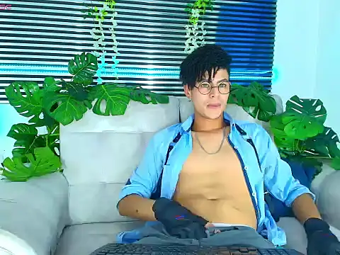 ThiiagoSaeenz online show from March 16, 2026, 2:39 am